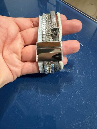 Pulsera multicapa piel plateada y blanca