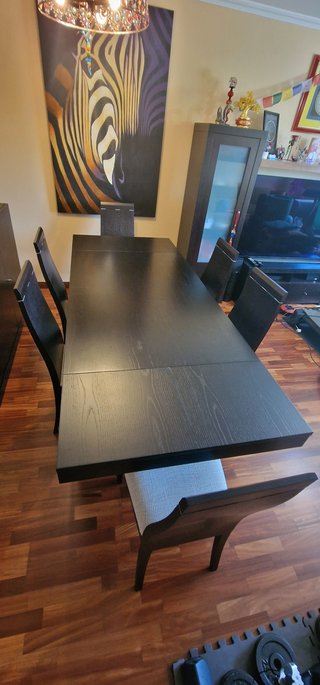 Mesa de comedor de pino macizo, negra y 6 sillas.