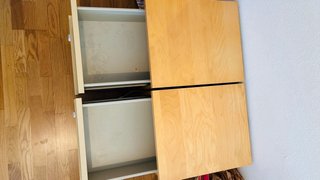 2 mesitas de noche de madera