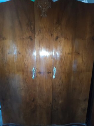 Armario antiguo madera y cristal.