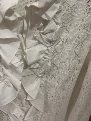 Camicetta bianca con rouches