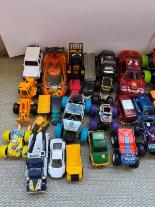 Lote de coches de juguete para niños.