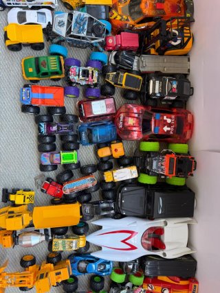 Lote de coches de juguete para niños.