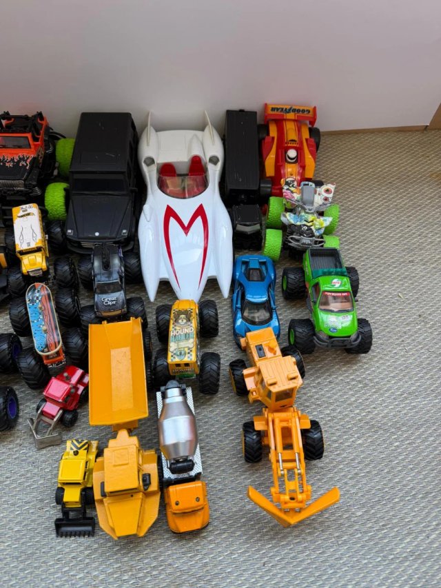 Lote de coches de juguete para niños.