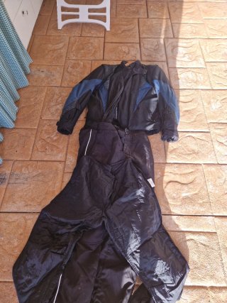 Chaqueta de moto alpinestars y pantalon regalo