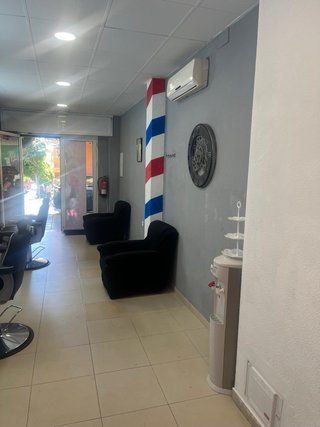 TRASPASO PELUQUERÍA Y ESTÉTICA TOTALMENTE EQUIPADA