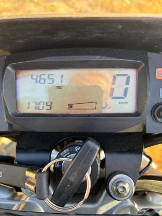 Aprilia Enduro Moto Negra/Roja aún en garantía