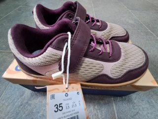 Zapatilla niña Gioseppo beige y morado