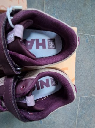 Zapatilla niña Gioseppo beige y morado