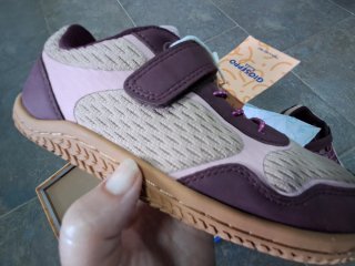 Zapatilla niña Gioseppo beige y morado