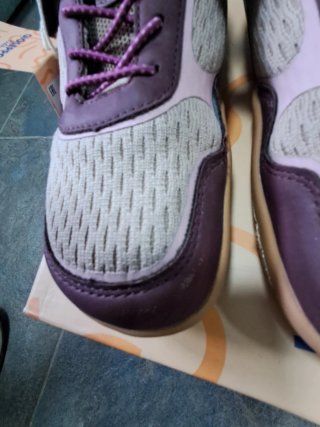 Zapatilla niña Gioseppo beige y morado