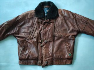 Chaqueta de cuero Horus con correas