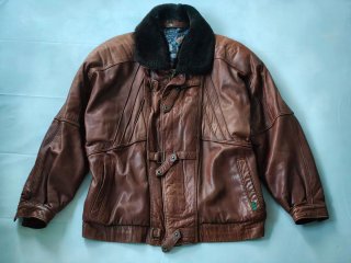 Chaqueta de cuero Horus con correas