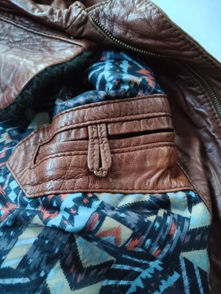 Chaqueta de cuero Horus con correas