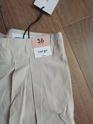 Pantalones cargo beige talla S/36
