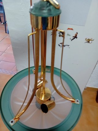 Lámpara de techo verde y dorada