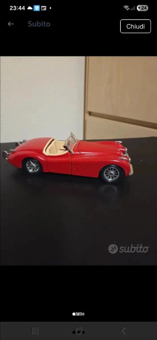 Auto d'epoca rossa