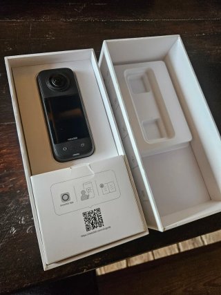 Cámara Insta360 Negra + Accesorios