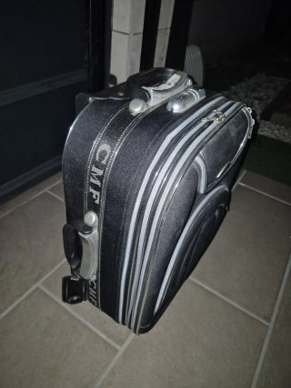 Maleta cabina CMF rígida negra 2 ruedas