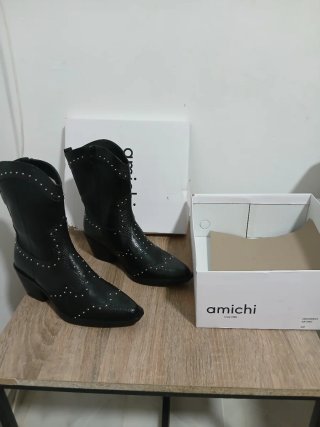 Botas Amichi cuero tachuelas plata talla 39