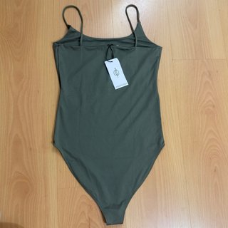 Body Stradivarius verde militar