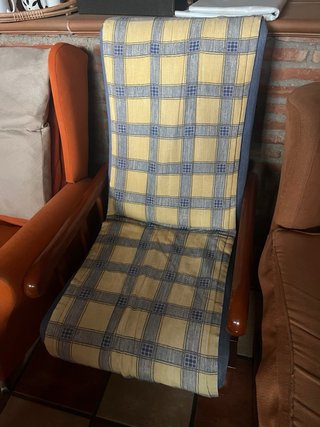 Sillones de tela y madera