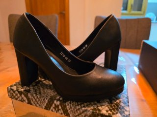 Zapatos de tacón negros