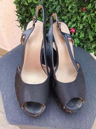 Sandalias Bimba y Lola Negras T-Strap Peep Toe