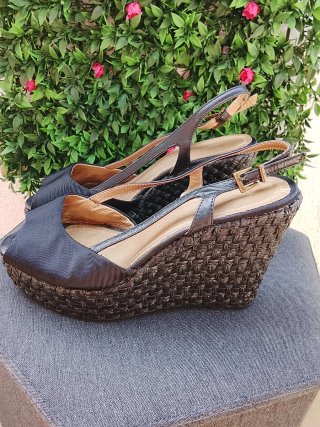 Sandalias Bimba y Lola Negras T-Strap Peep Toe