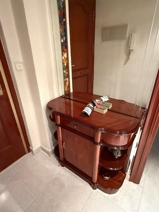 Recibidor de madera estilo clásico