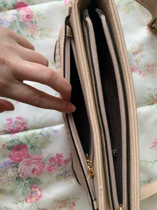 Bolso beige asa larga + regalo bufanda rosa