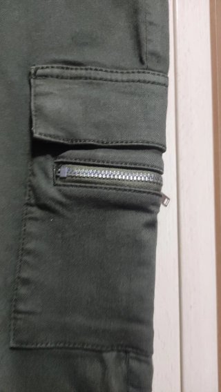 Pantalón cargo Mango verde militar