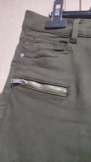 Pantalón cargo Mango verde militar