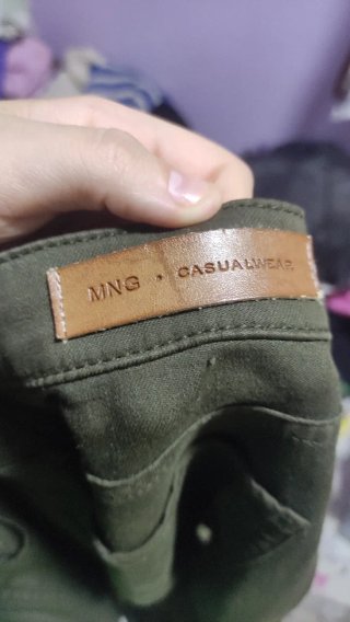 Pantalón cargo Mango verde militar