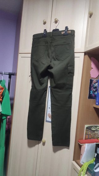 Pantalón cargo Mango verde militar
