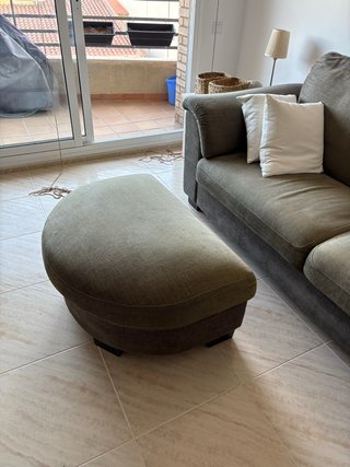Sofá IKEA con puf