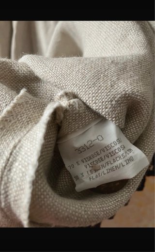 Vestito beige con bottoni e tasche