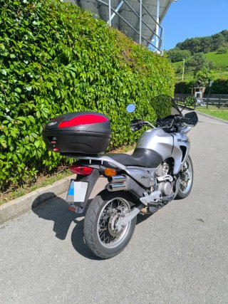 Honda Transalp XL650V.