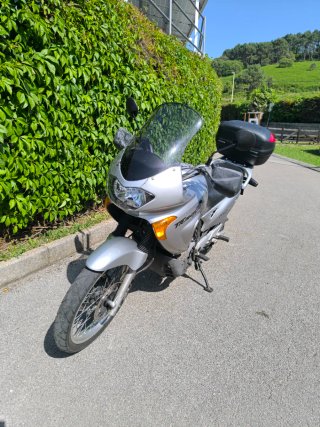 Honda Transalp XL650V.