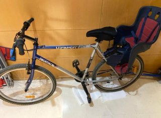 Bicicleta Decathlon Vitamin con silla para niño