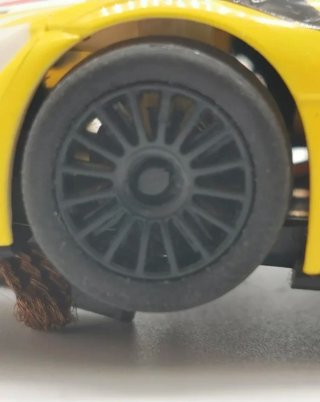 Audi R8 Scalextric Compact (1/43) con Luces
