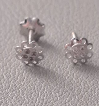 Pendientes oro blanco 18k niña flores