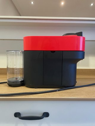 Cafetera Nespresso Vertuo Roja