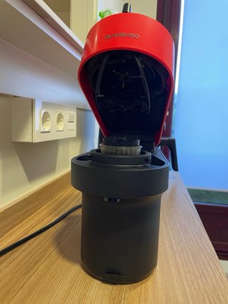 Cafetera Nespresso Vertuo Roja