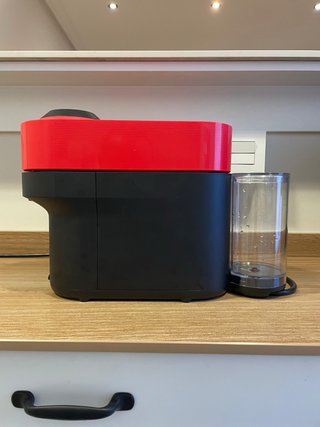Cafetera Nespresso Vertuo Roja
