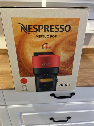 Cafetera Nespresso Vertuo Roja