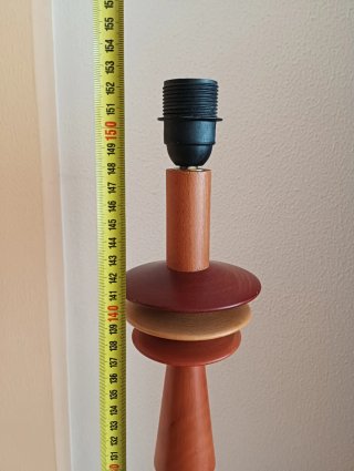 Lámpara de pie de madera...