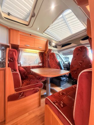 Autocaravana perfilada garaje XXL 50.000 km