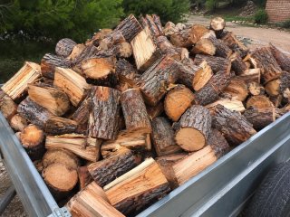 Leña de pino para chimenea