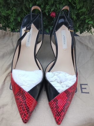 Zapatos Uterqüe tacón piel negra y serpiente roja